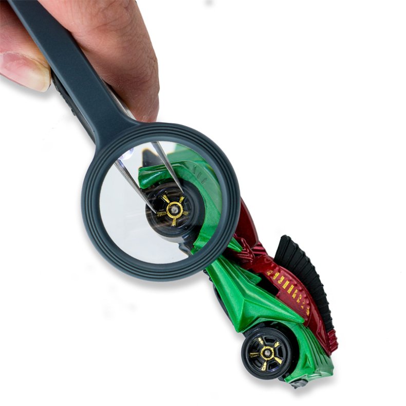 Carson Lupp med pincett